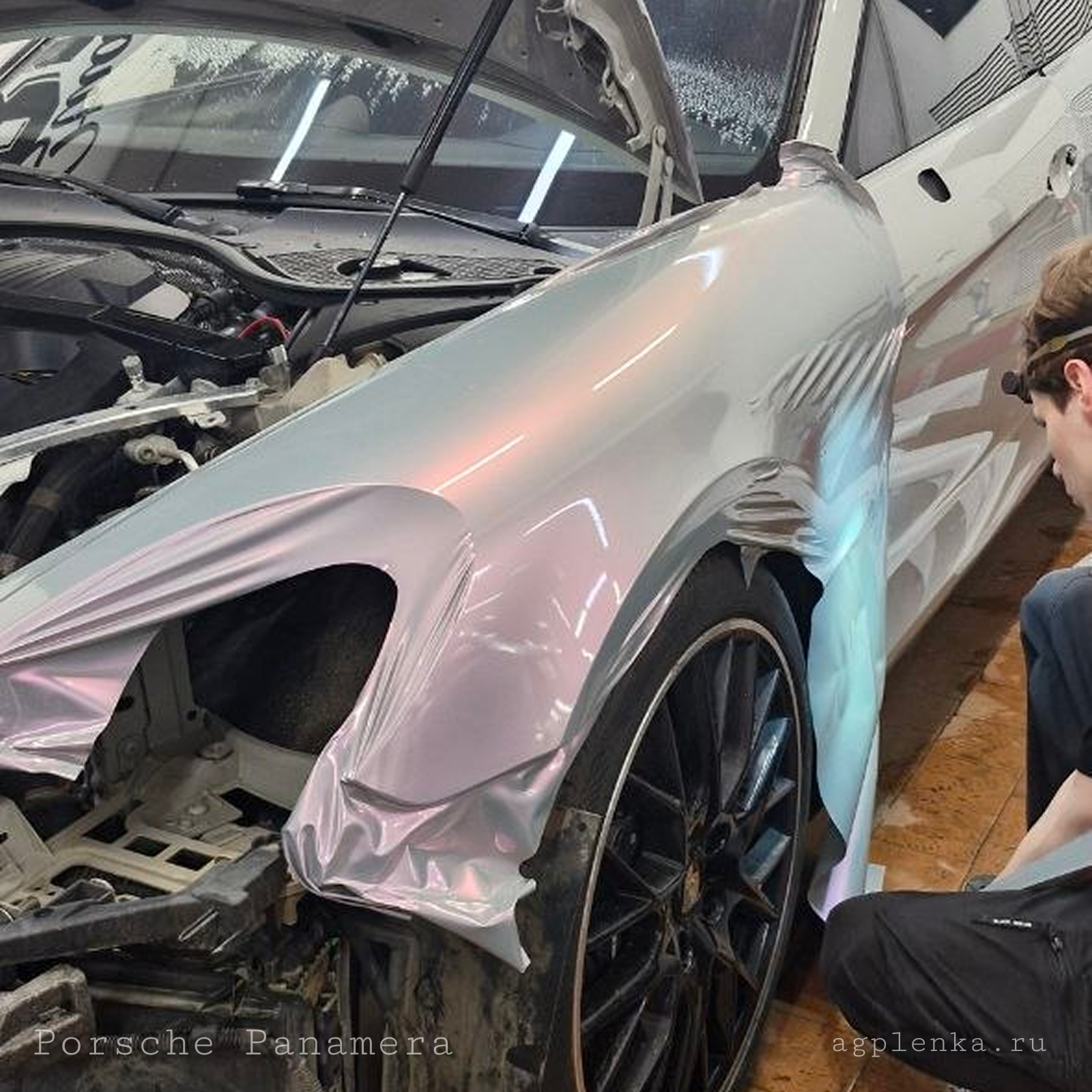 Оклейка автомобиля плёнкой в студии AntiGrav